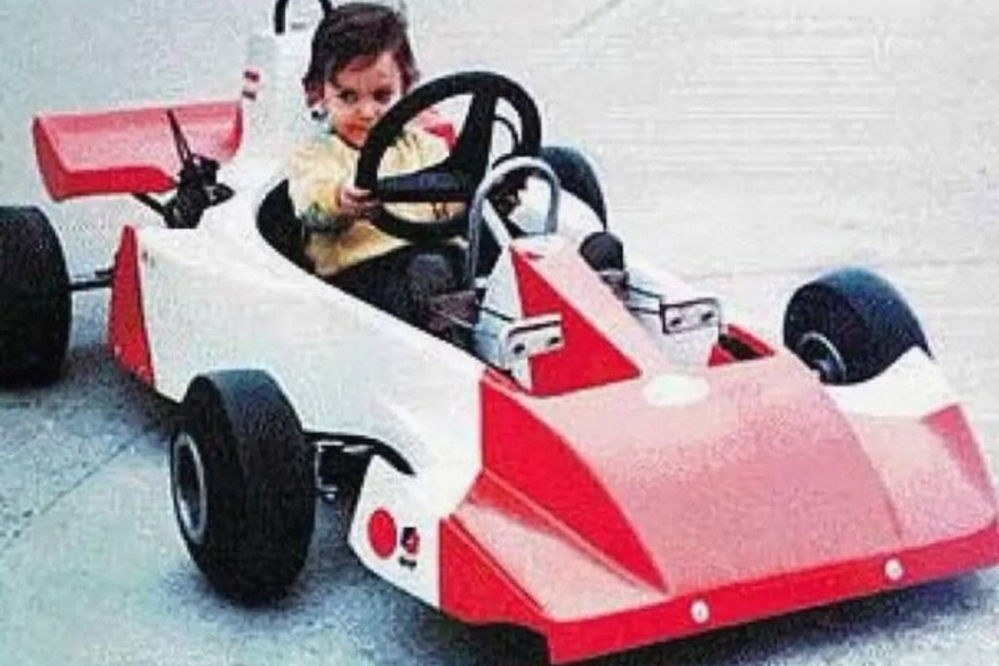 Alonso, de niño, con aquel kart pintado con los colores de McLaren.