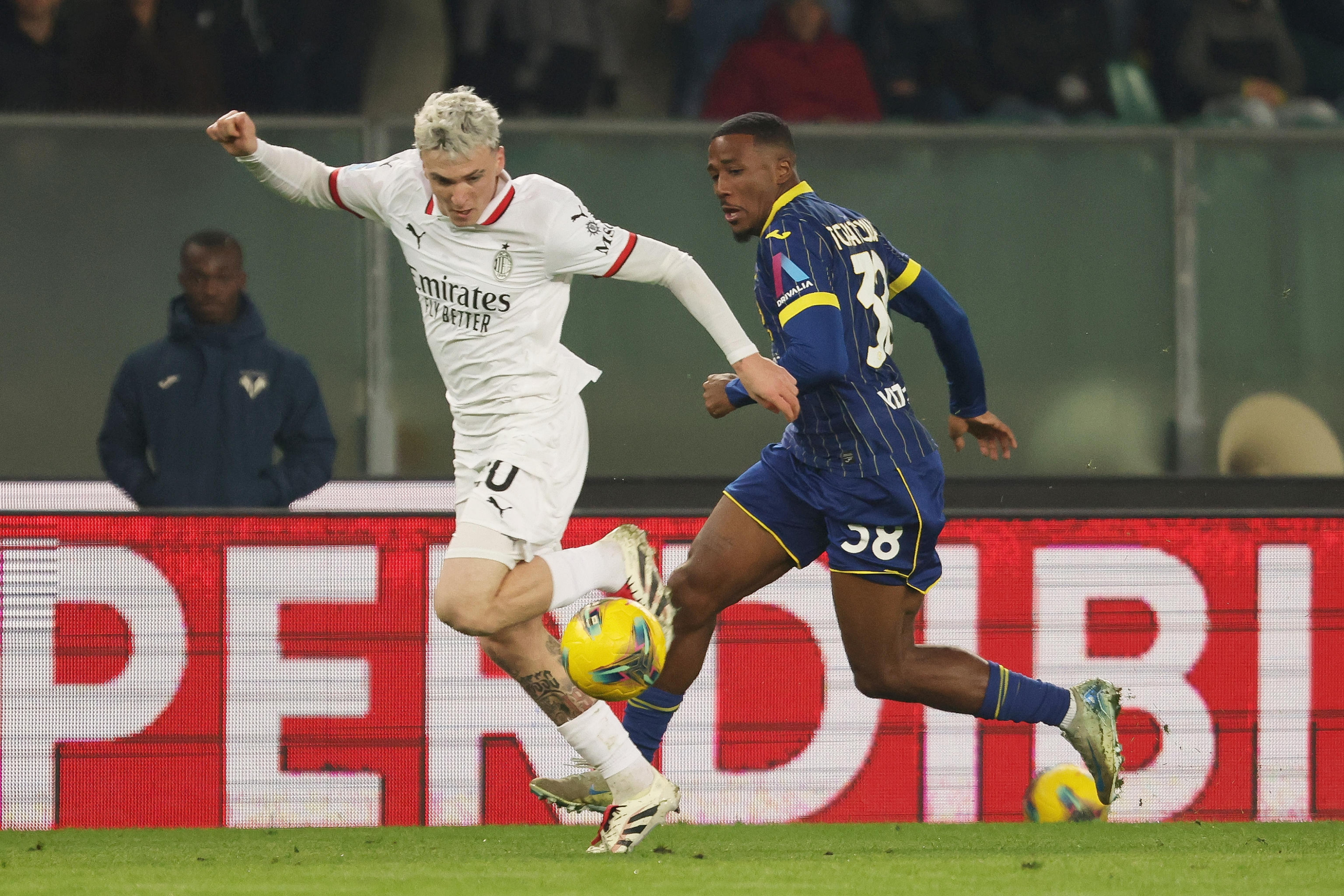 Alex Jiménez, con la maglia del Milan, nella partita giocata il 20 dicembre 2024 contro il Verona