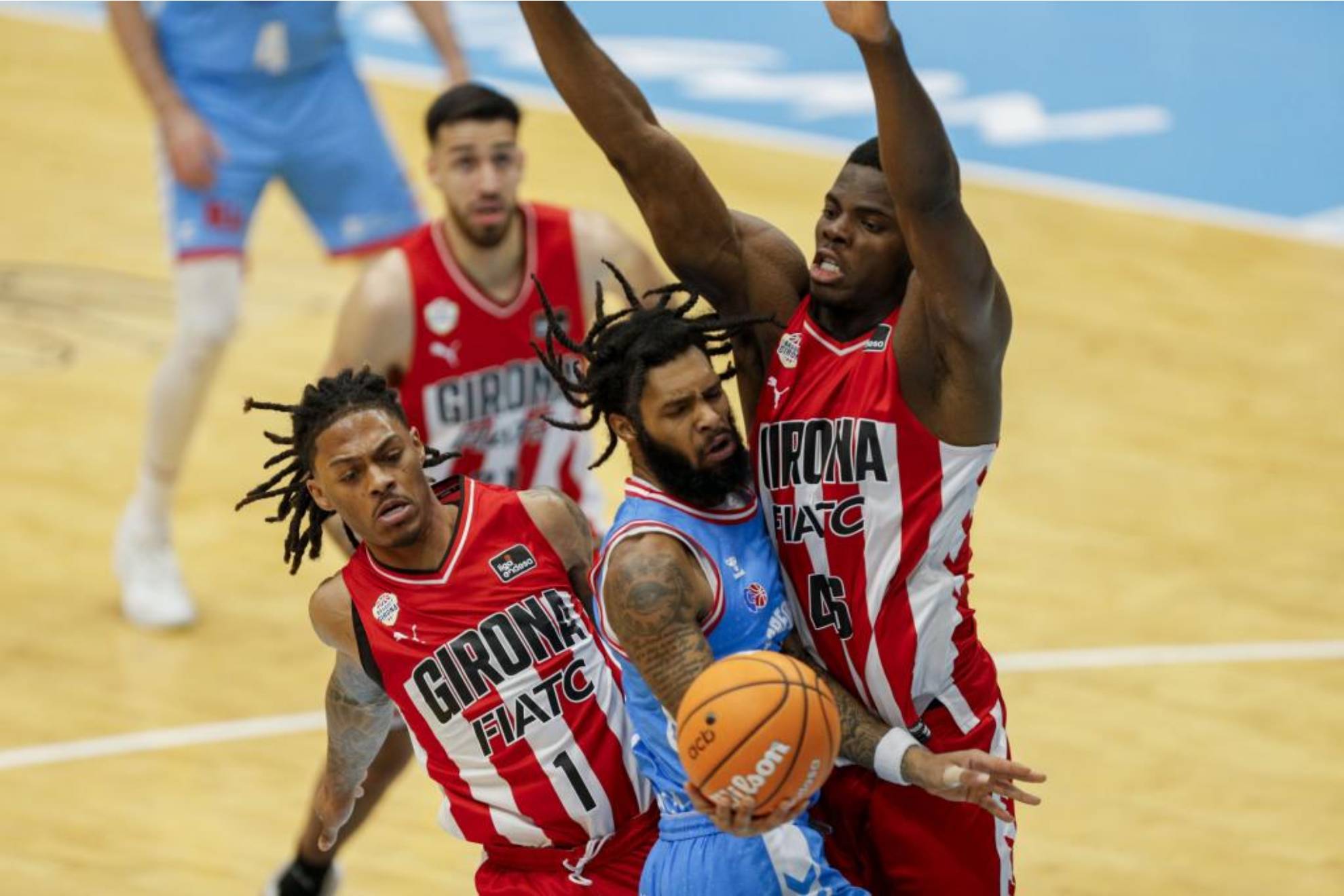 Dae Dae Grant lidera al Río Breogán en su estreno y chafa el de Moncho Dae Dae Grant lidera al Río Breogán en su estreno y chafa el de Moncho