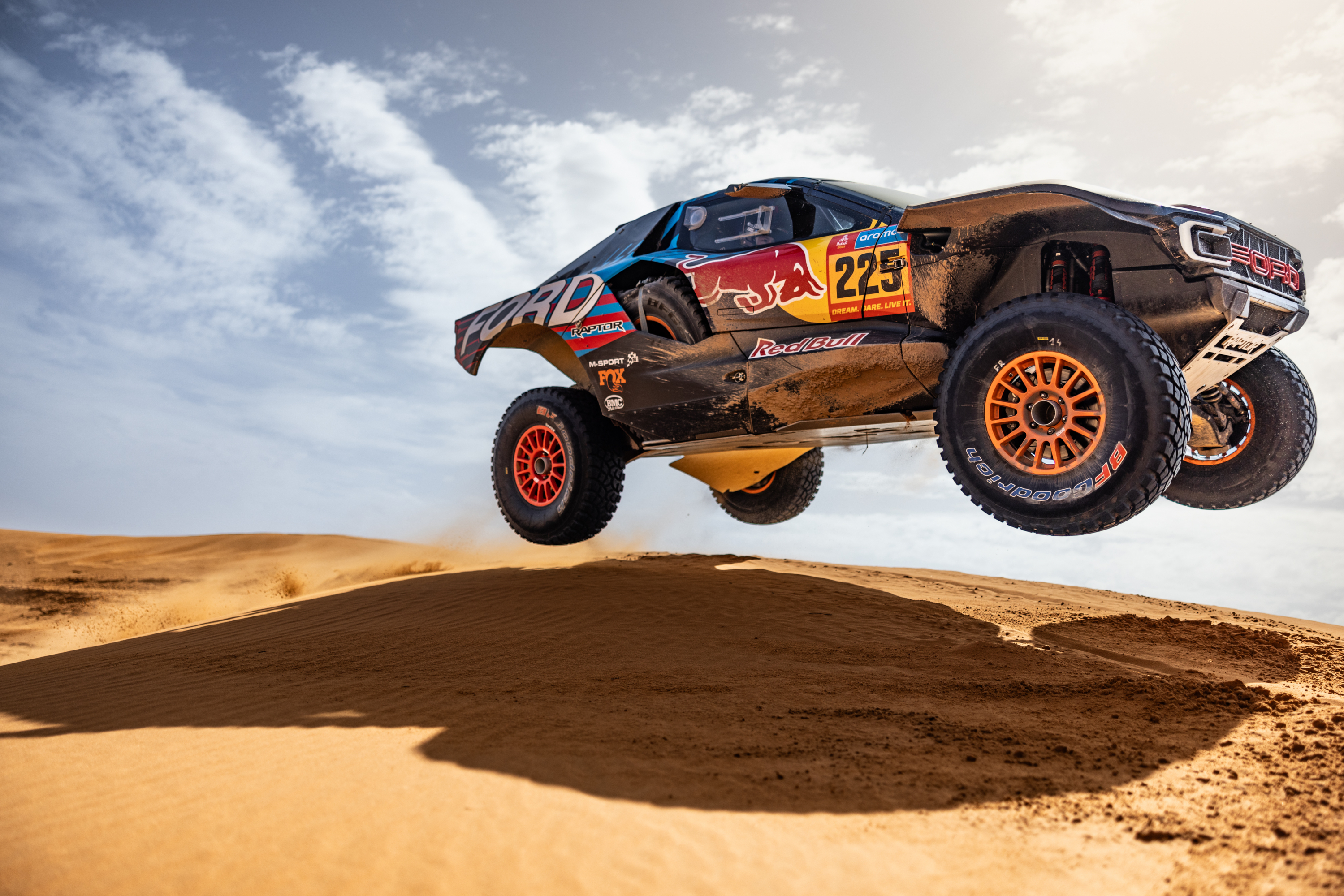 Roma cambia el Ranger del Dakar 2024 por el nuevo Raptor para el 2025.