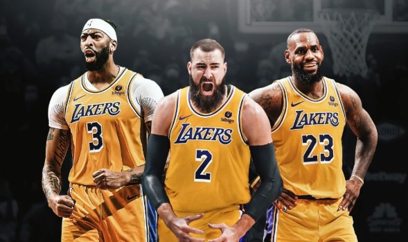 Davis, Valanciunas y LeBron.
