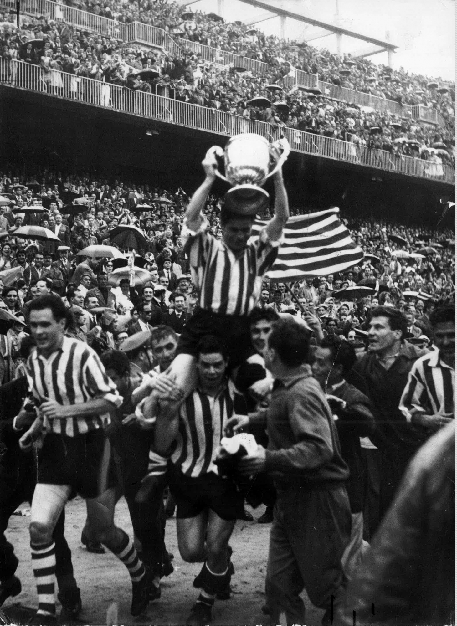 Athletic's celebration of the 1958 Cup, the one that prevented Madrid from winning the treble.