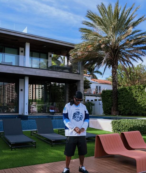 Para enmarcar. Vinicius festejando la navidad en su mansion de 50 millones en mayami