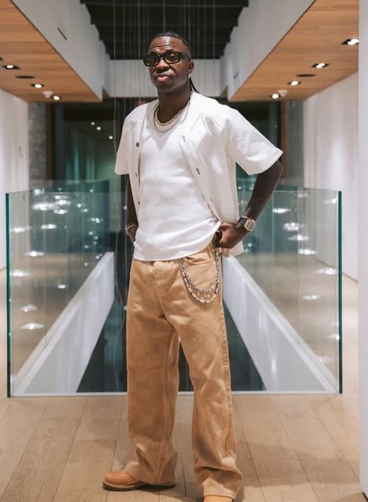 Para enmarcar. Vinicius festejando la navidad en su mansion de 50 millones en mayami