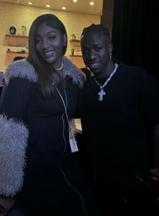 Para enmarcar. Vinicius festejando la navidad en su mansion de 50 millones en mayami