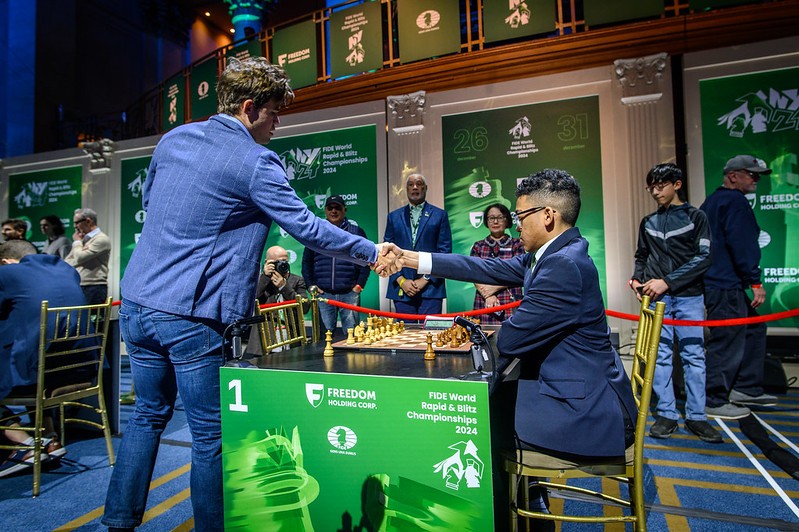 Carlsen, con sus vaqueros en el Mundial