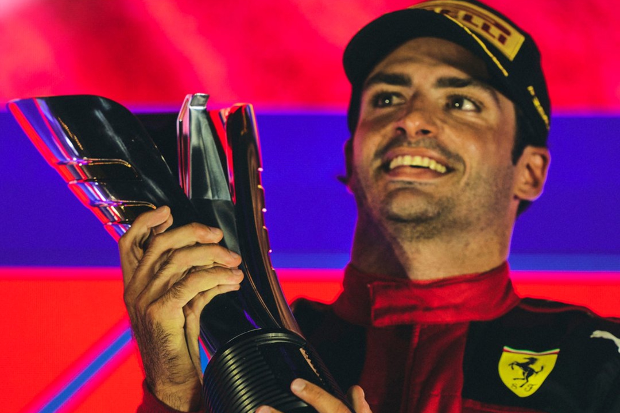 Carlos Sainz celebra la victoria en Singapur en 2023