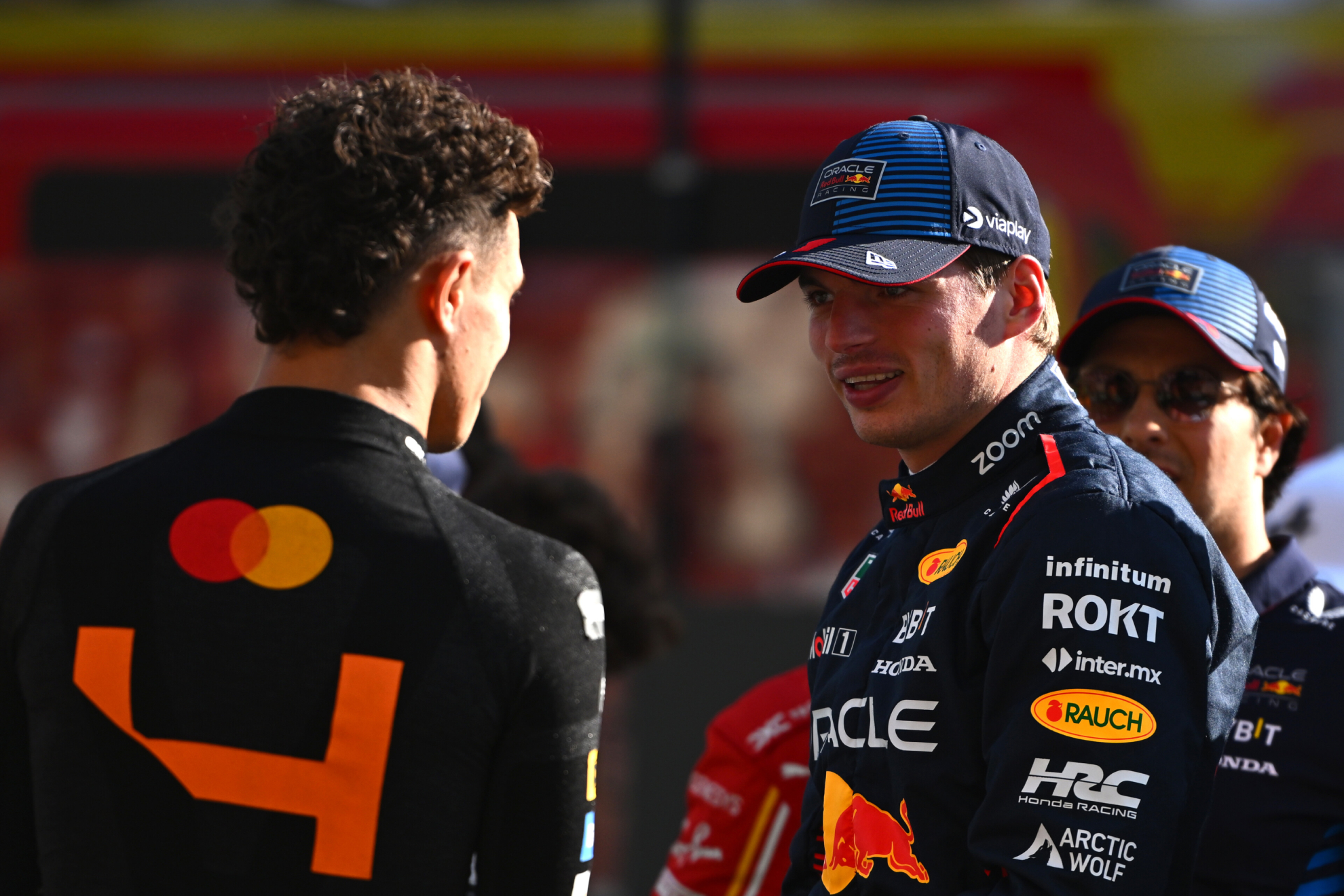 Verstappen y Norris discuten en Abu Dabi