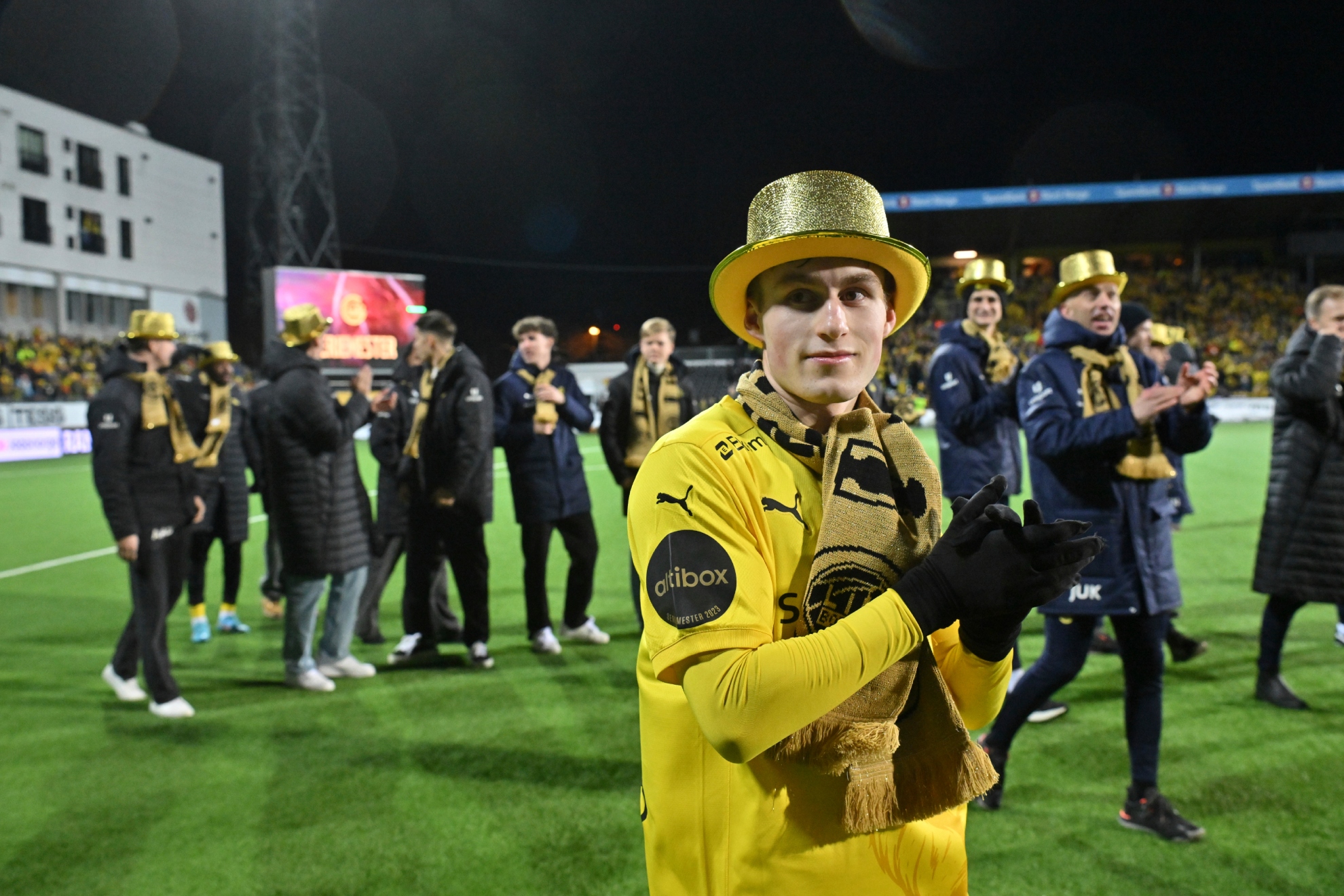 Fredrik Sjovold celebra el título de Liga.