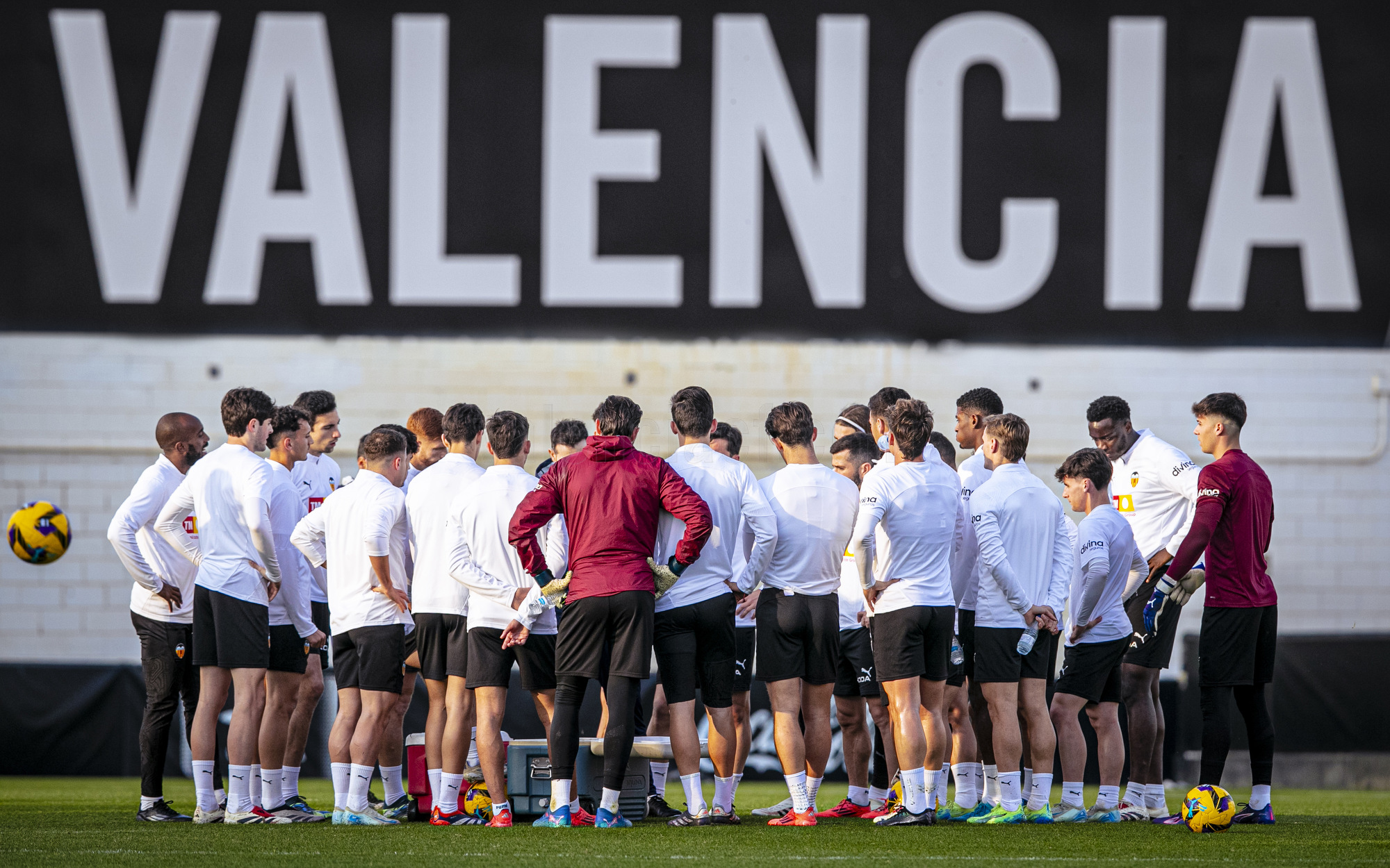 Entrenamiento del Valencia el 1 de enero de 2025 en Paterna.