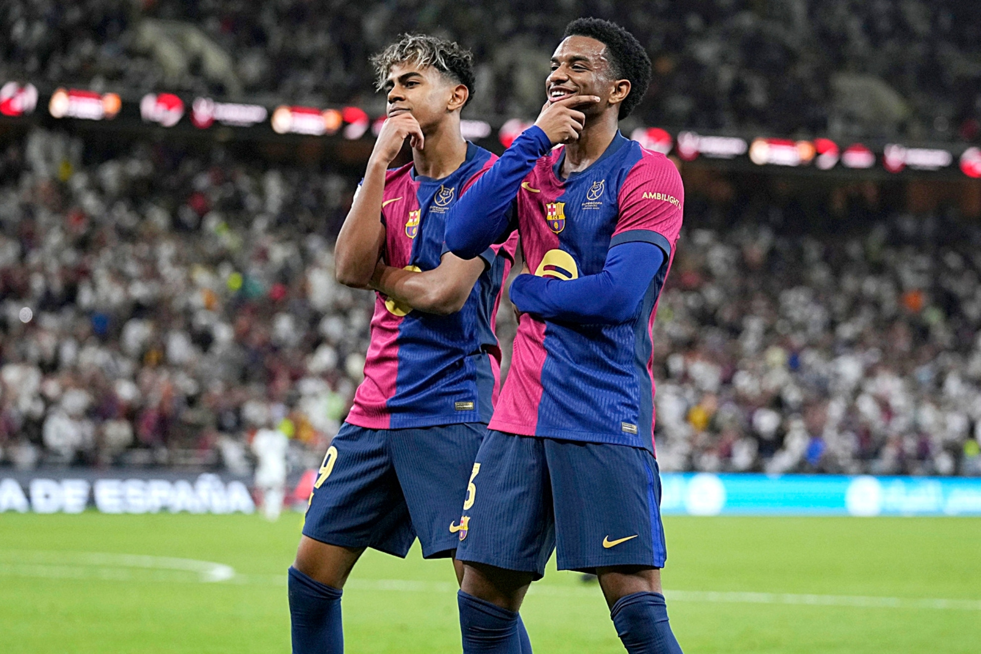 Lamine Yamal y Balde celebran un gol ante el Madrid en la final de la Supercopa.