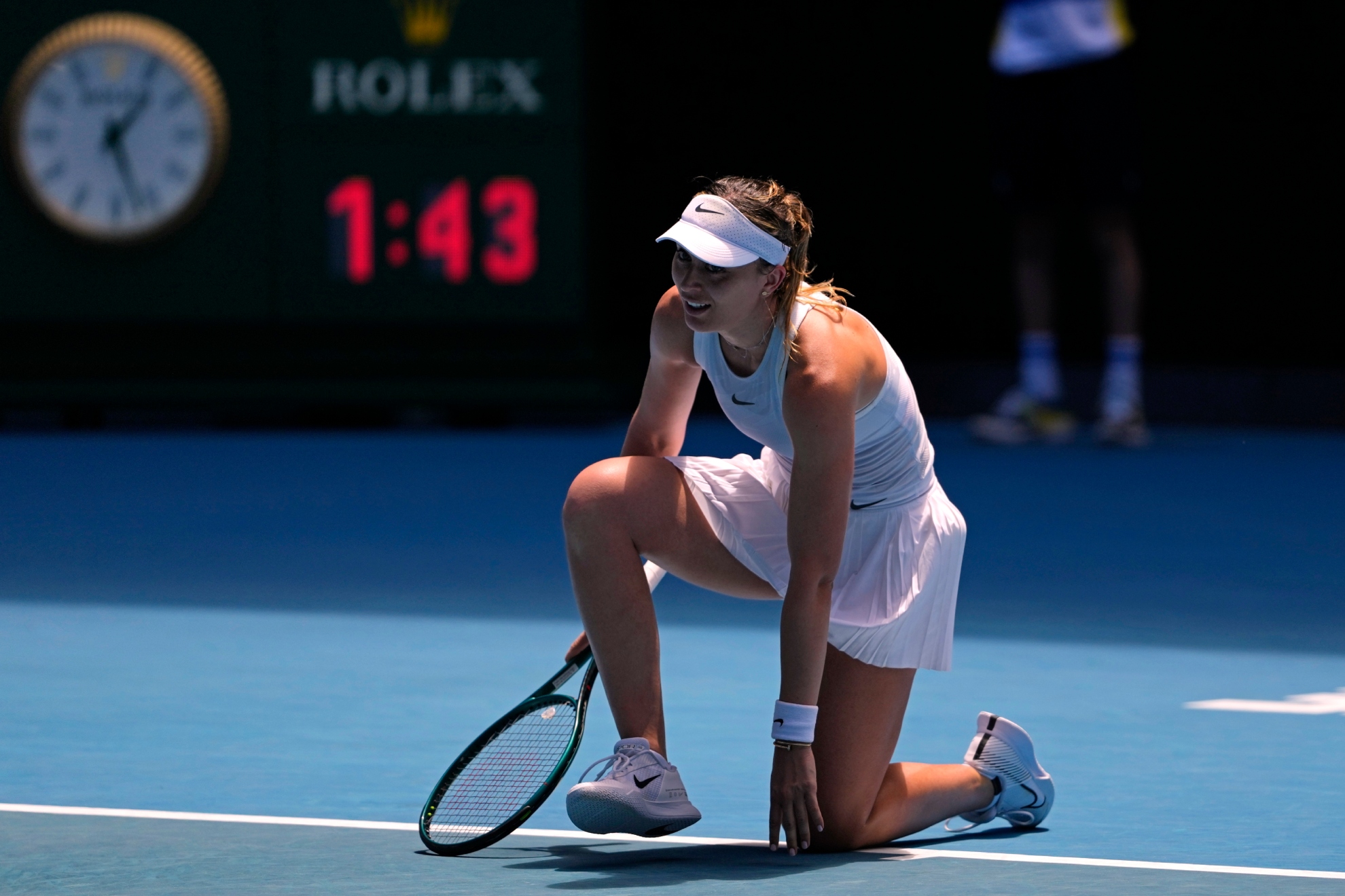 Badosa, arrodillada en la Rod Laver Arena.