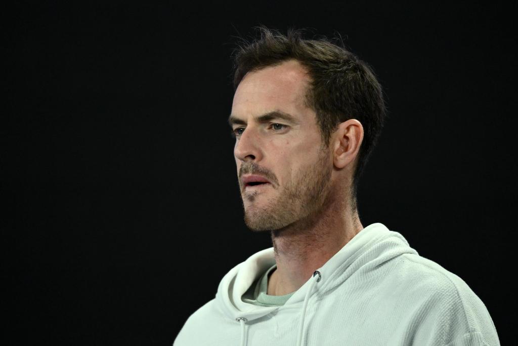 Andy Murray, entrenador de Novak, sigue atento el juego de su discípulo