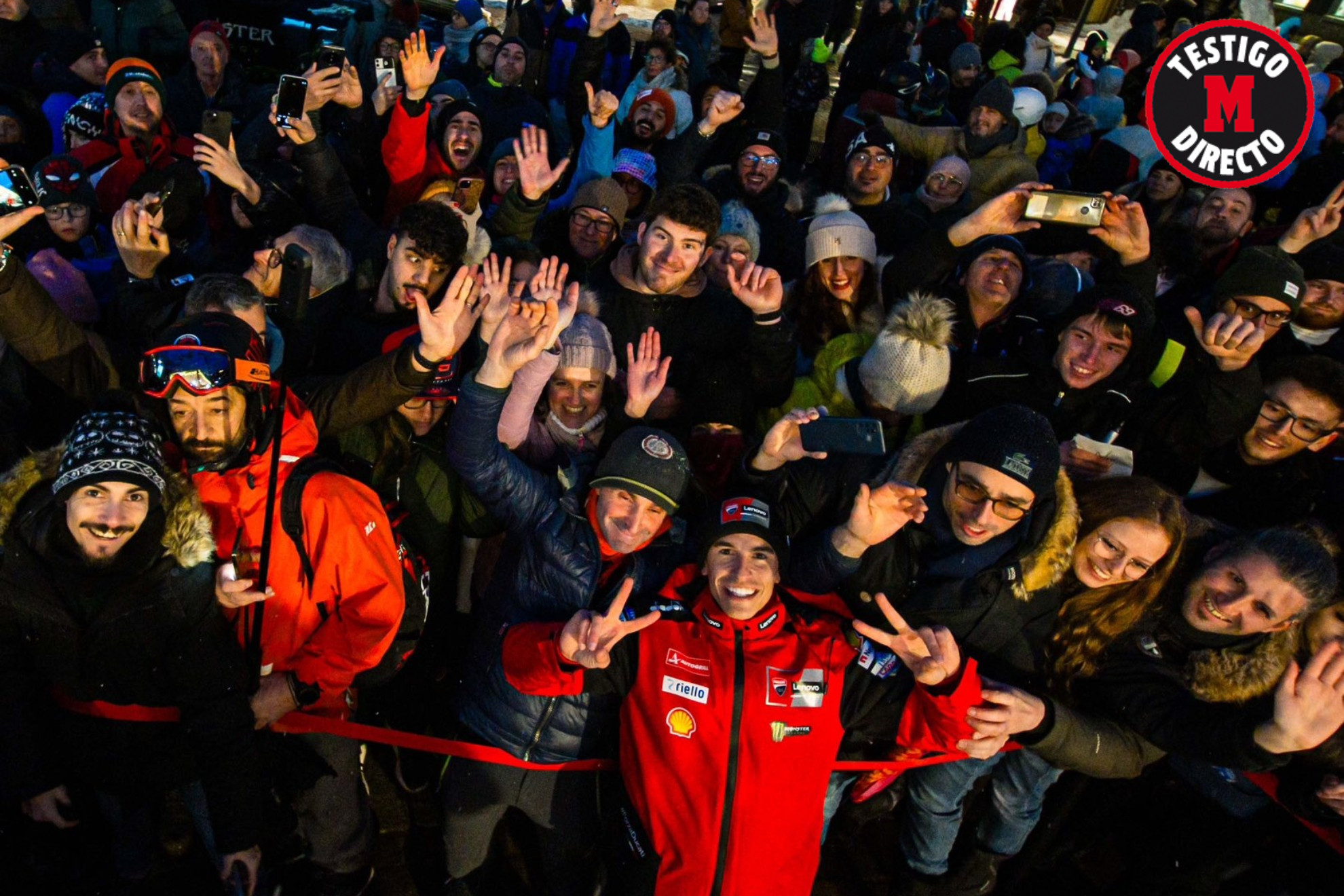 Marc Márquez, con los 'tifosi' de Ducati en Madonna di Campiglio.