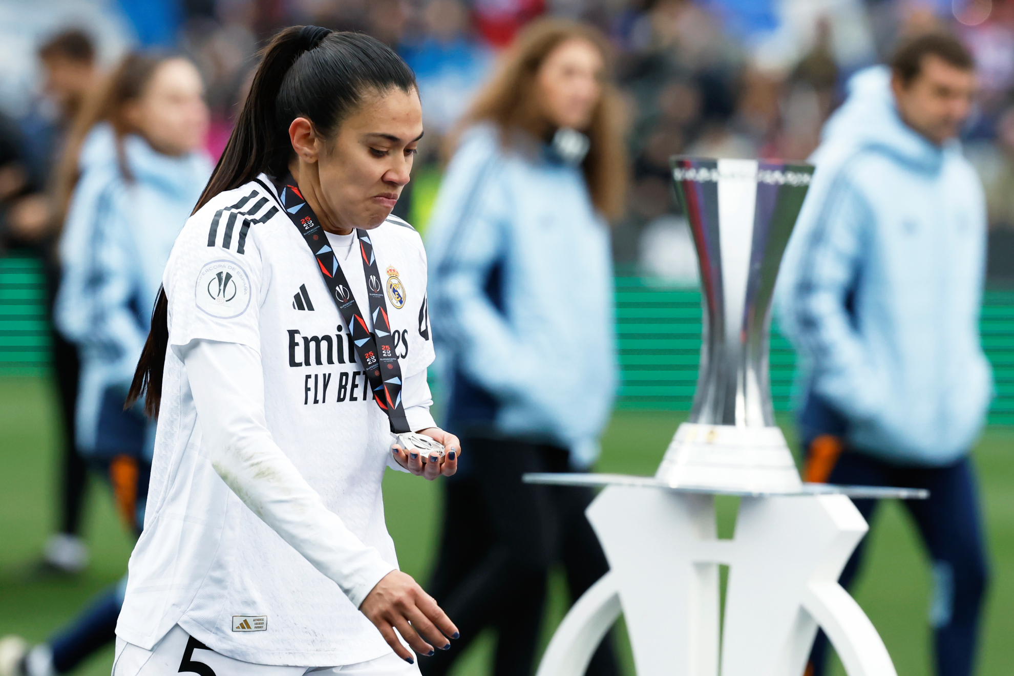 Antonia Silva, after collecting her runner-up medal from the 2025 Spanish Super Cup