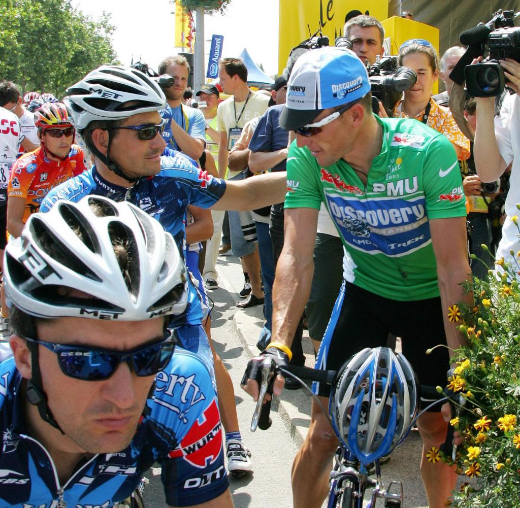 Galdeano saluda a Armstrong antes de una excursión