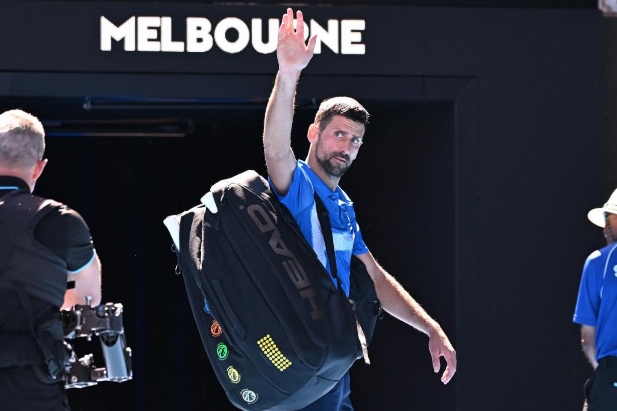 Novak Djokovic, tras abandonar por lesión su partido ante Zverev en el Open de Australia.