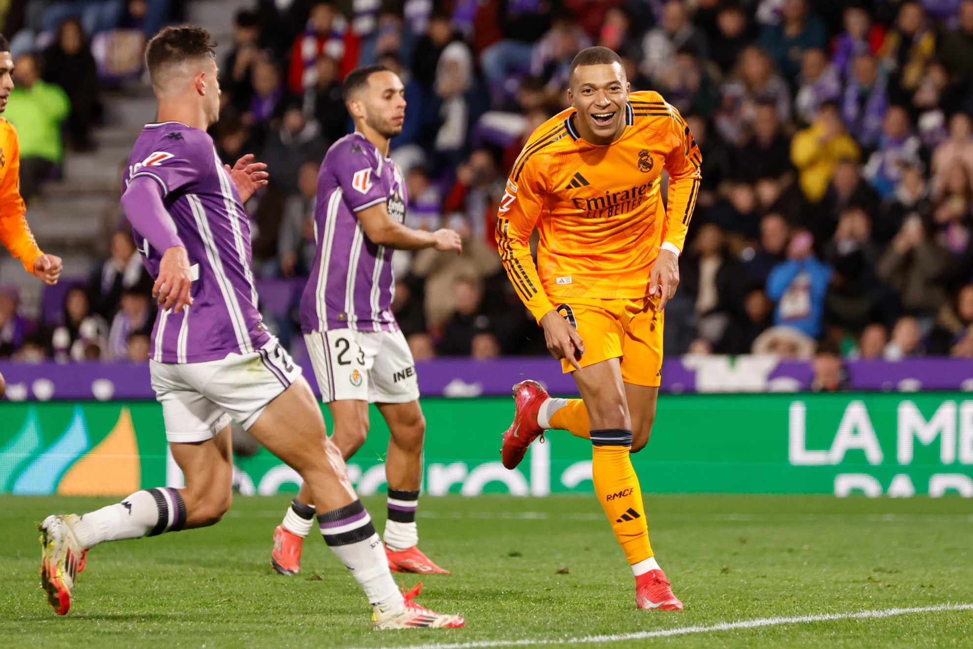 Mbappé, Celebrando Uno de Sus Tres Goles Al Valladolid.