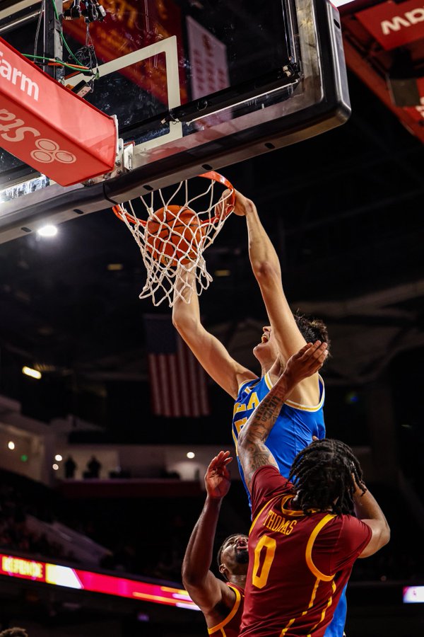 Aday Mara emerge en la NCAA e impone sus 2,21 m: primer doble-doble con UCLA