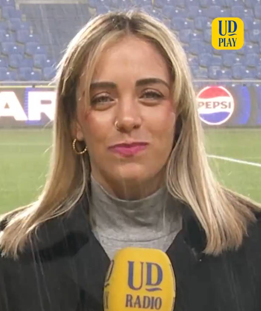 La reportera, durante la tormenta.