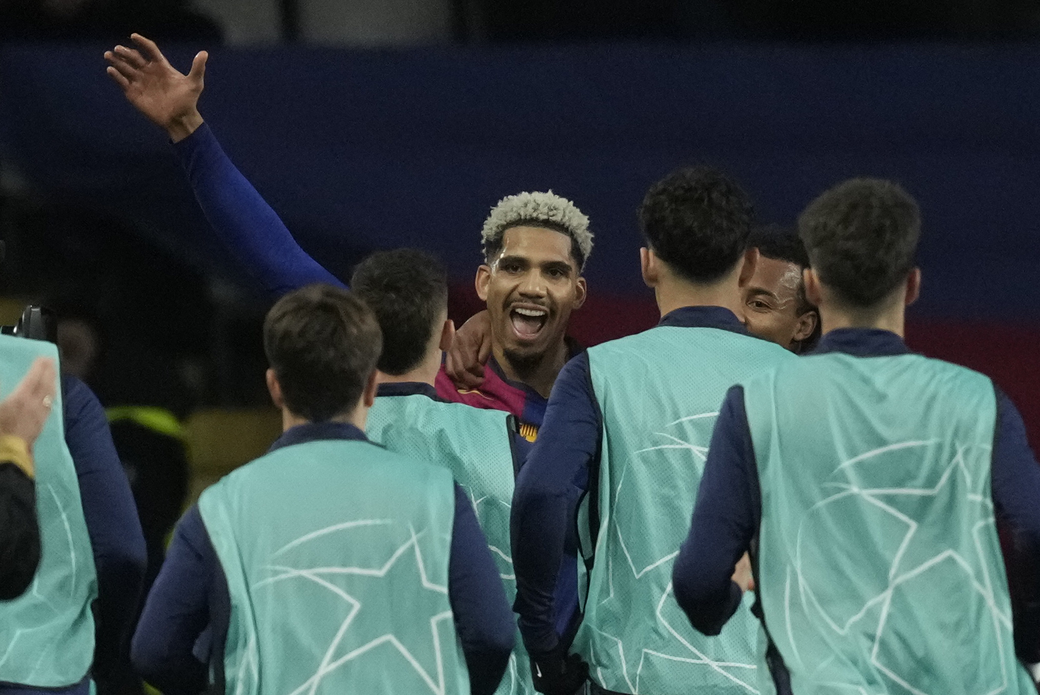 Araujo celebra su gol ante el Atalanta.