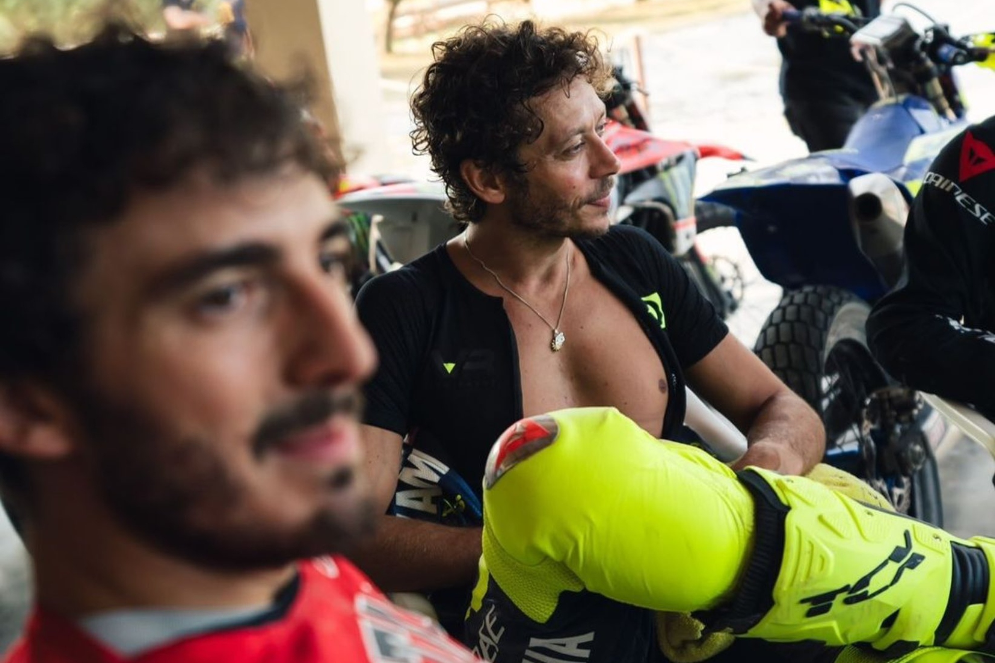 Pecco Bagnaia, junto a Valentino Rossi, en el Ranch.
