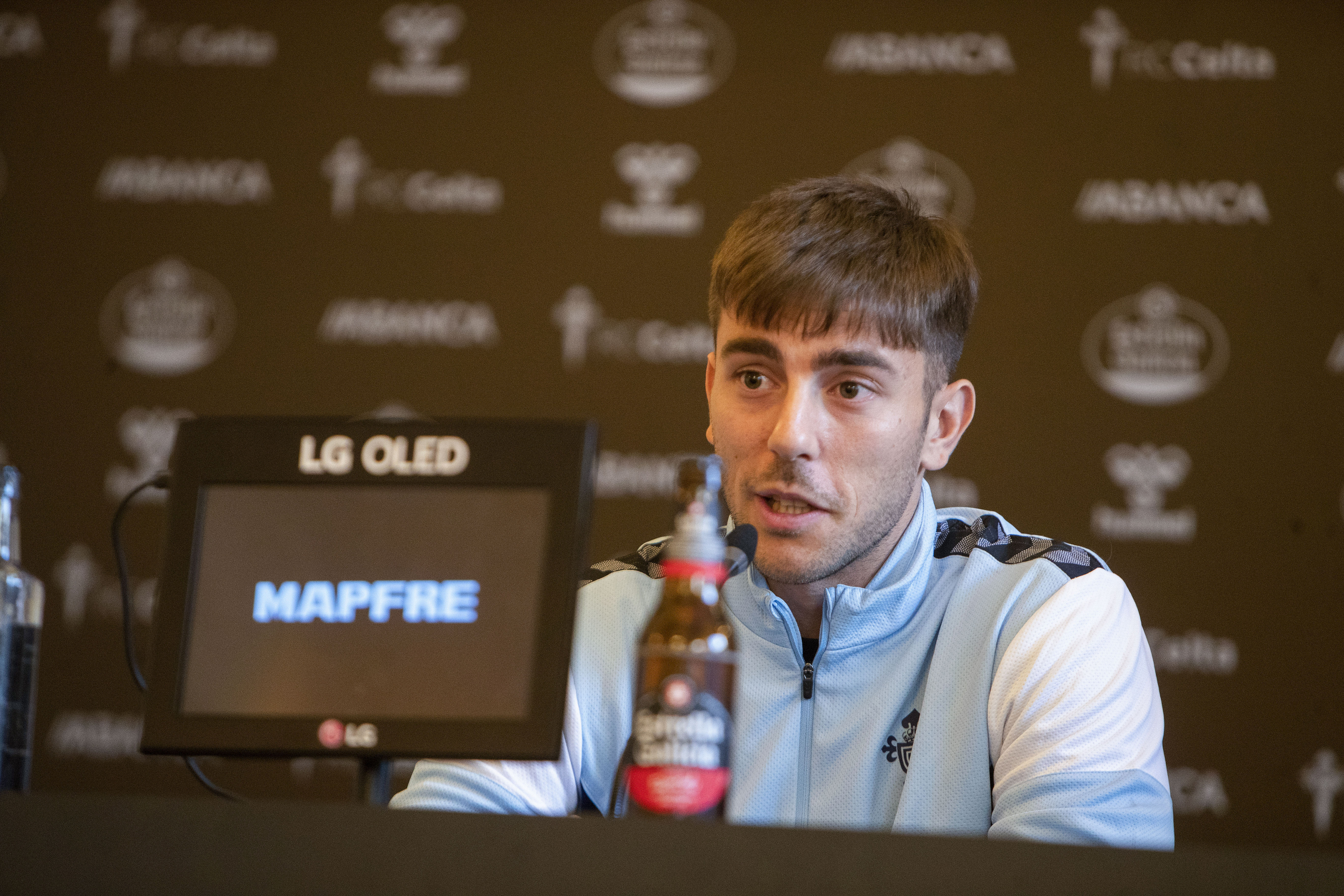 Losada, durante su presentación como un nuevo jugador celta.