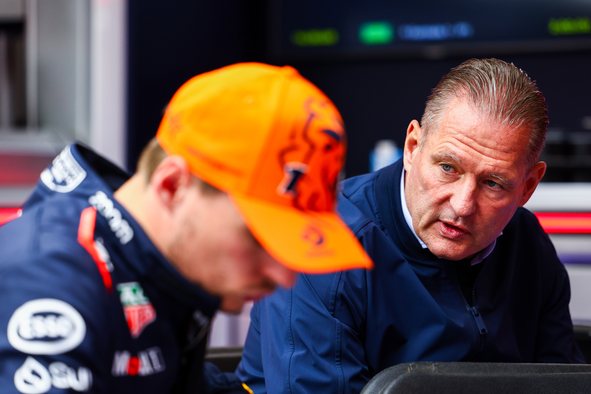 Jos Verstappen alecciona a su hijo Max.