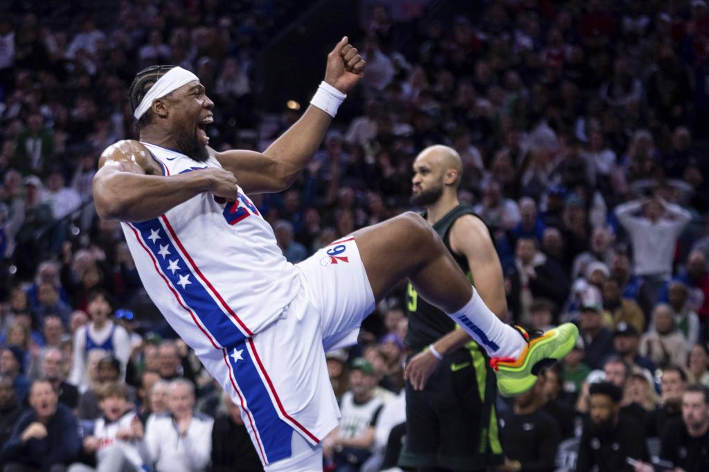Guerschon Yabusele celebra una acción de los Sixers.