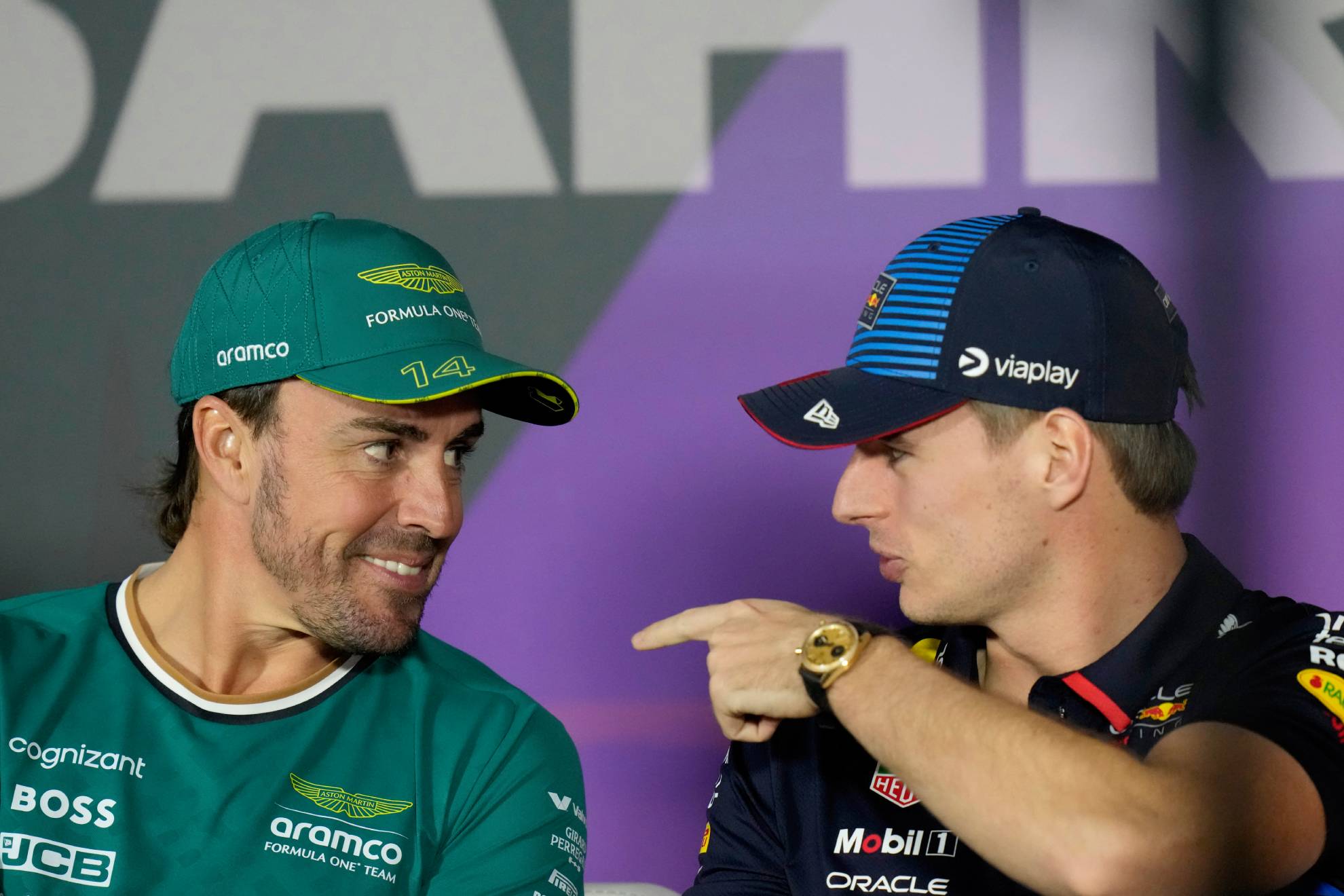 Alonso y Verstappen, en una rueda de prensa.