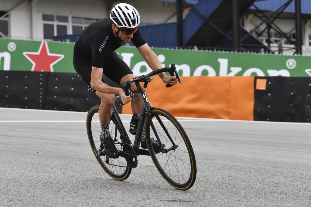 Kubica, por bicicleta en Sao Paulo en 2018.