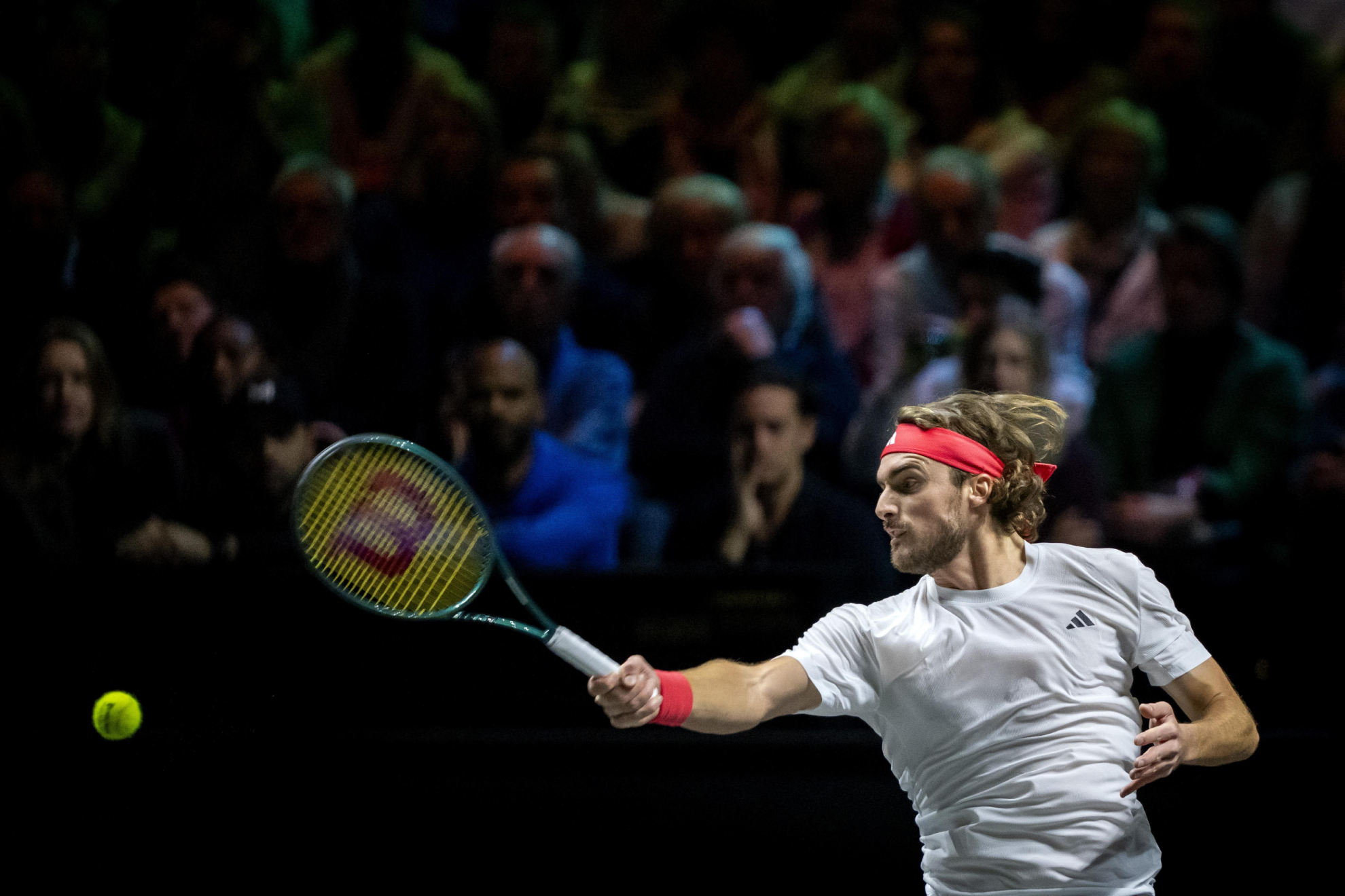 Stefanos Tsitsipas durante su partido de cuartos de final del ATP 500 de Rotterdam frente a Mattia Bellucci.