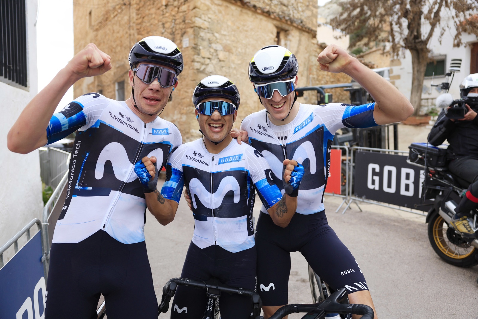 Romeo, Cepeda y Castrillo celebran con el objetivo.