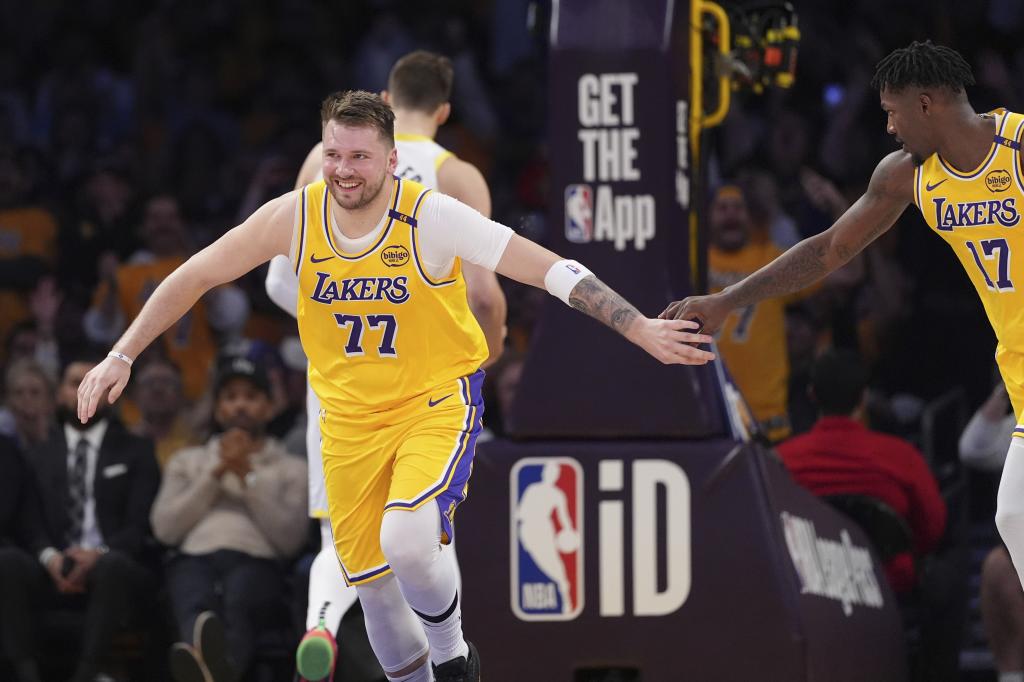 Las mejores imágenes del debut de Luka Doncic con Los Angeles Lakers