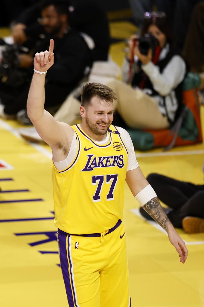 Las mejores imágenes del debut de Luka Doncic con Los Angeles Lakers