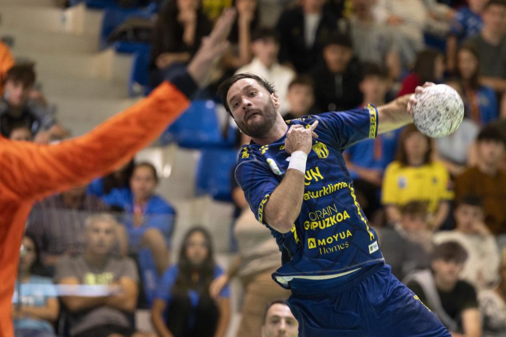 El extremo del Bidasoa Iñaki Cavero, en la Copa de España.
