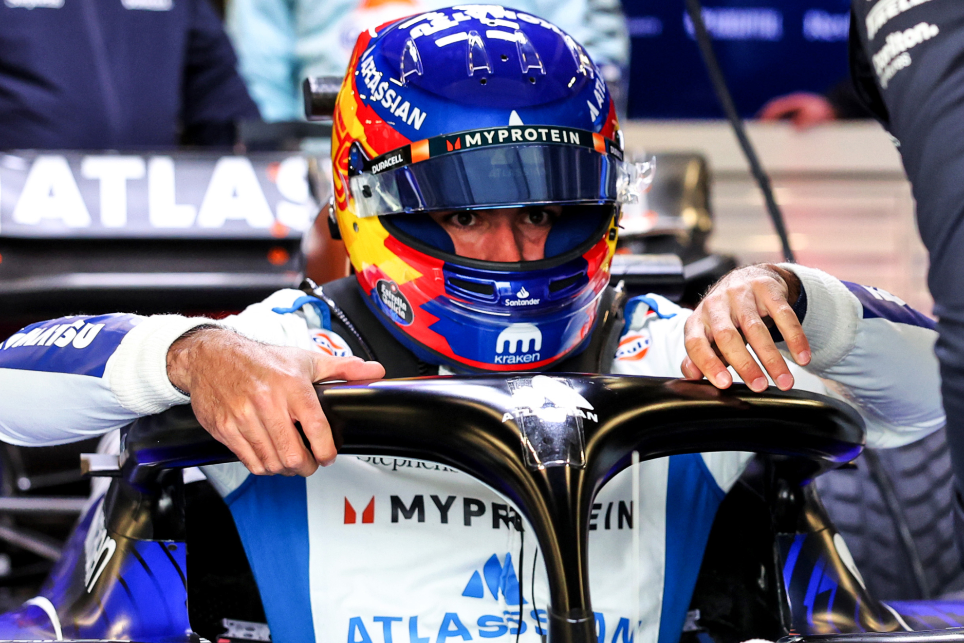 Sainz, probando el FW47 en Silverstone.