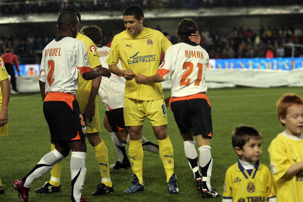 Partido de liga en el Madrigal entre el Villarreal y el Valencia, en 2005.