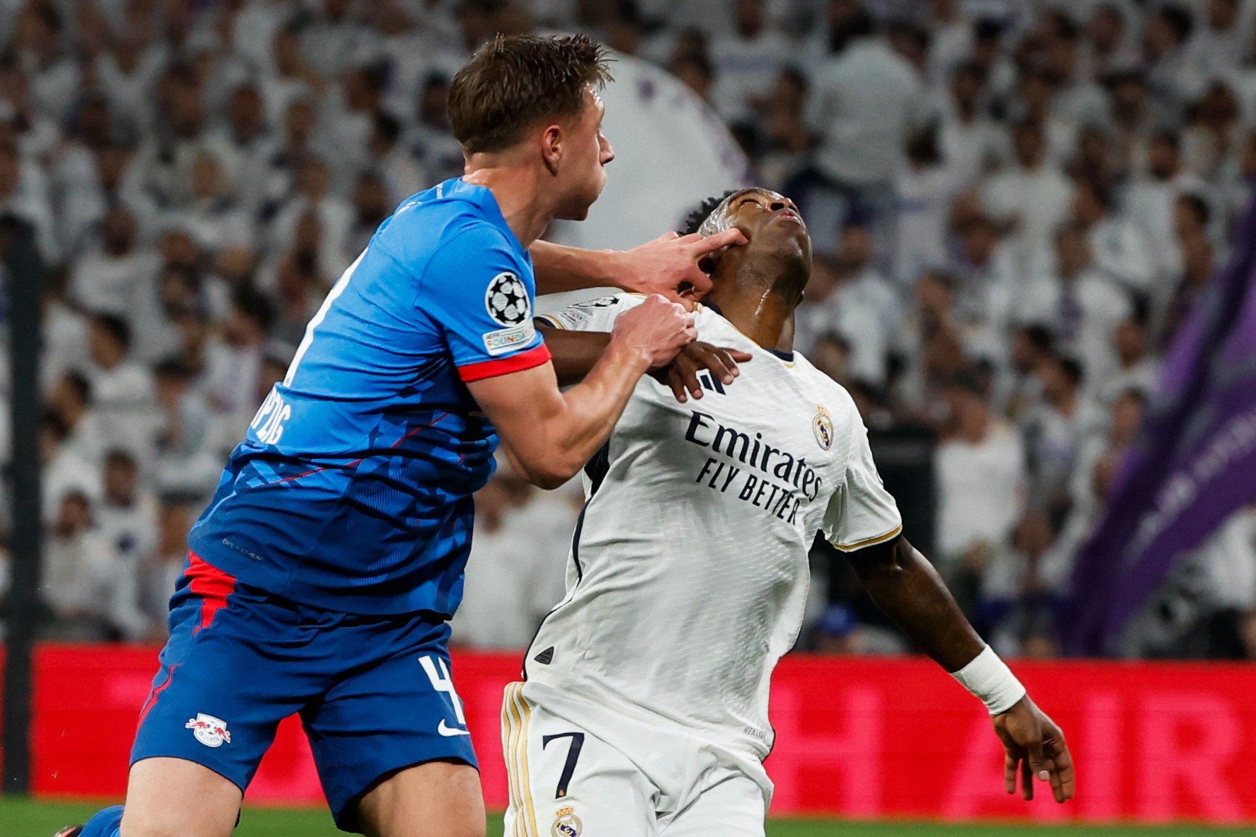 Willi Orban y Vinicius, durante el partido de la pasada temporada jugado por el Real Madrid y el RB Leipzig.