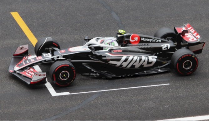 El VF25 a detalle durante el 'filming day' en Silverstone.