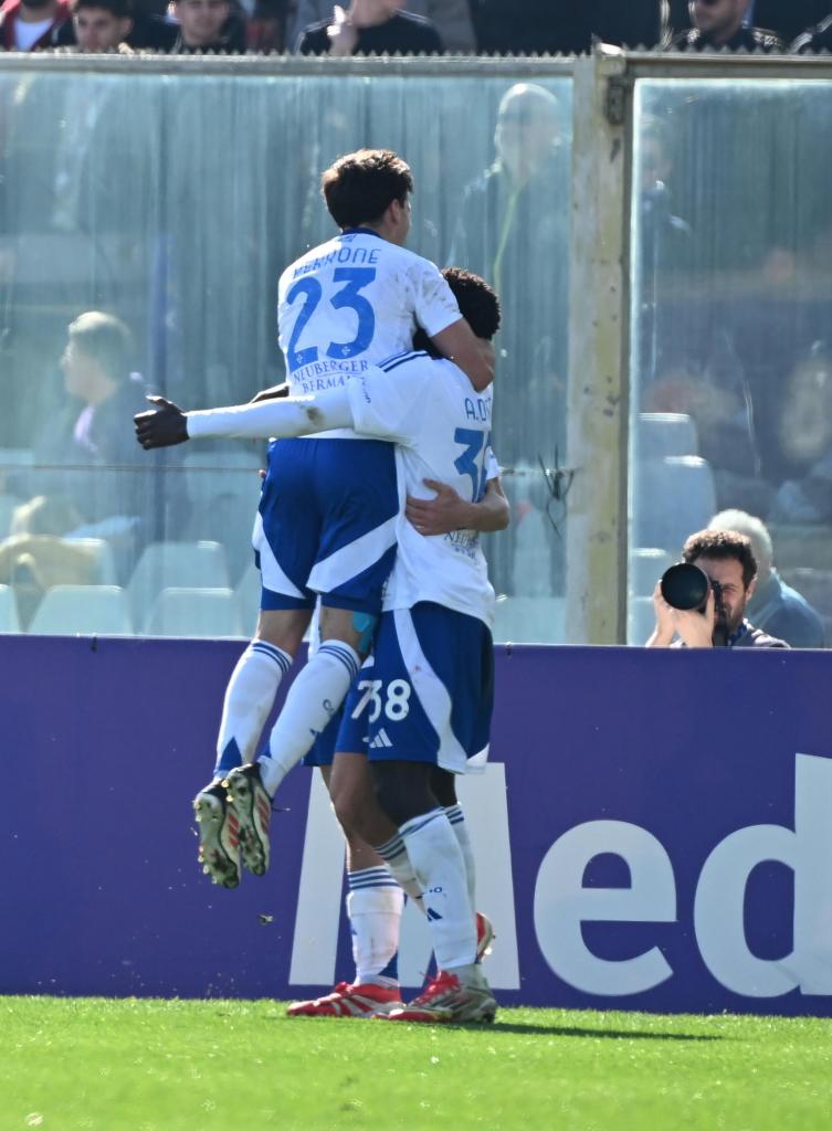 La celebración del gol de Nico Paz