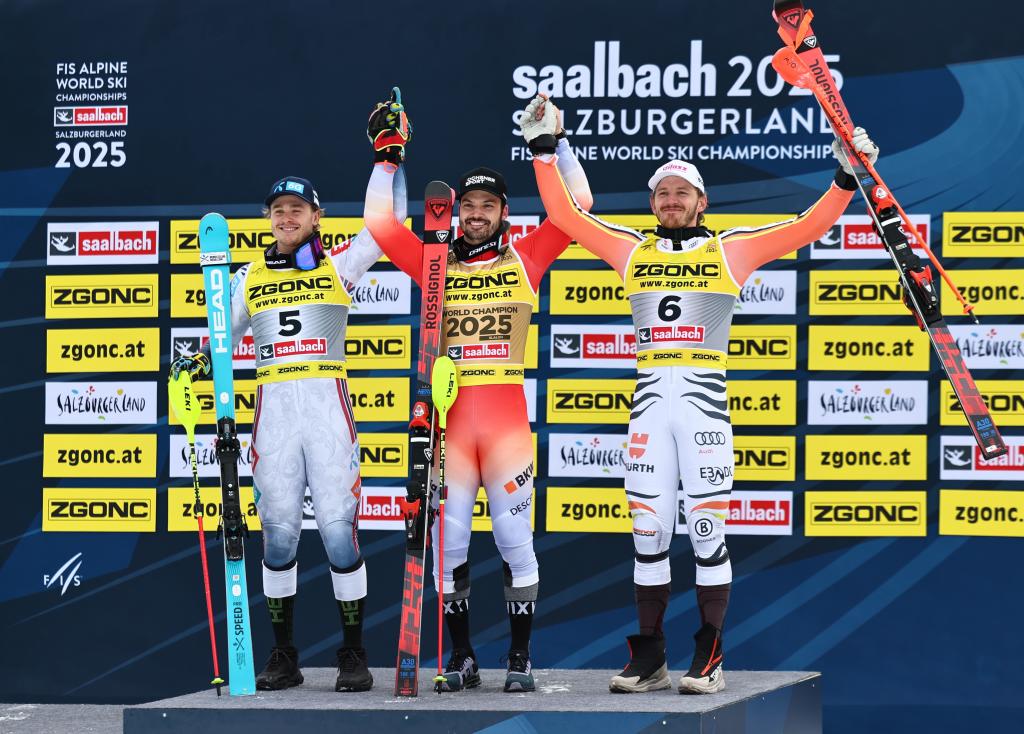 Lie McGrath (plata), Loic Meillard (oro) y Linus Strasser (bronce), el podio mundial de eslalon.