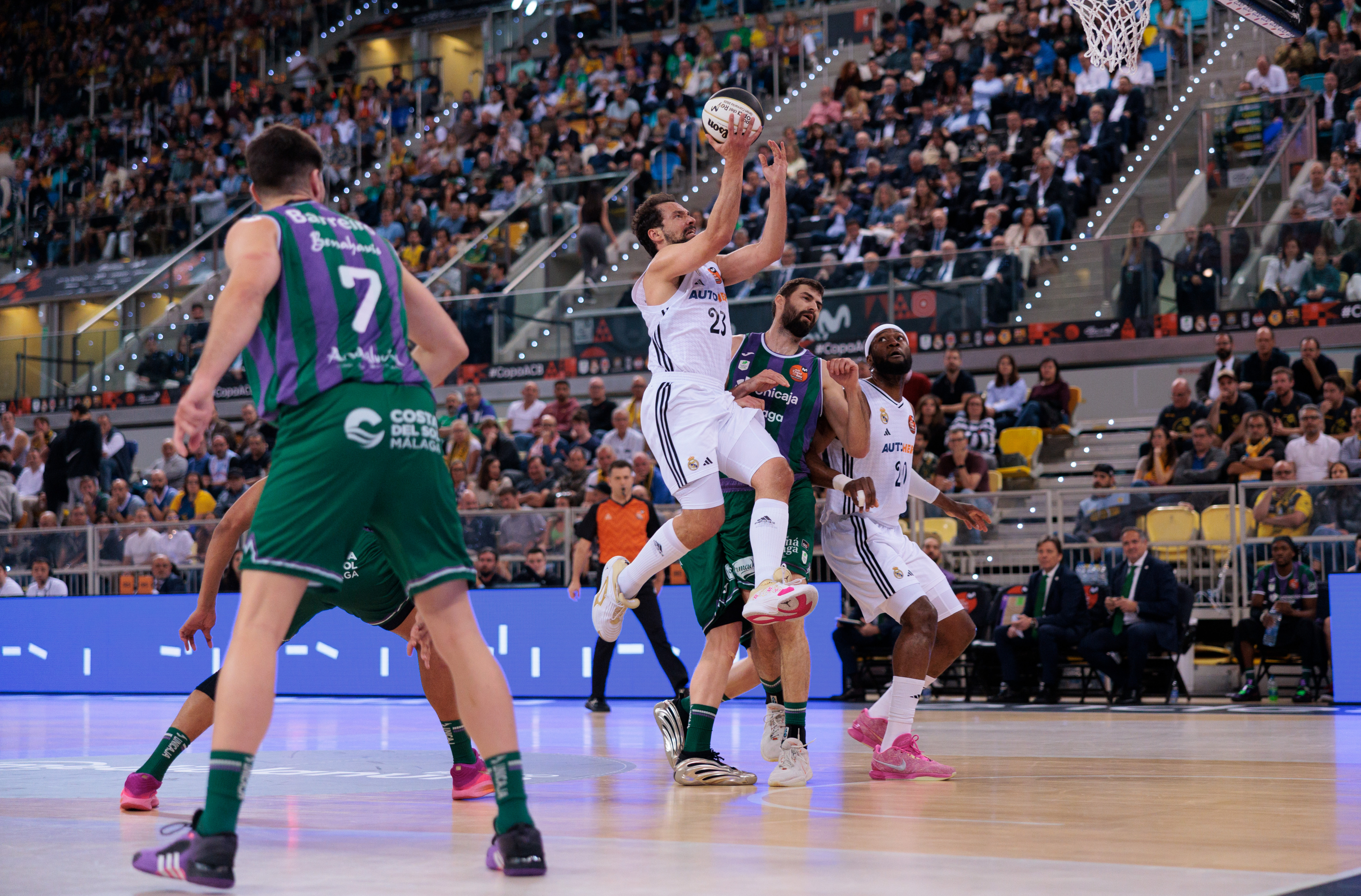 Llull firma una entrada.