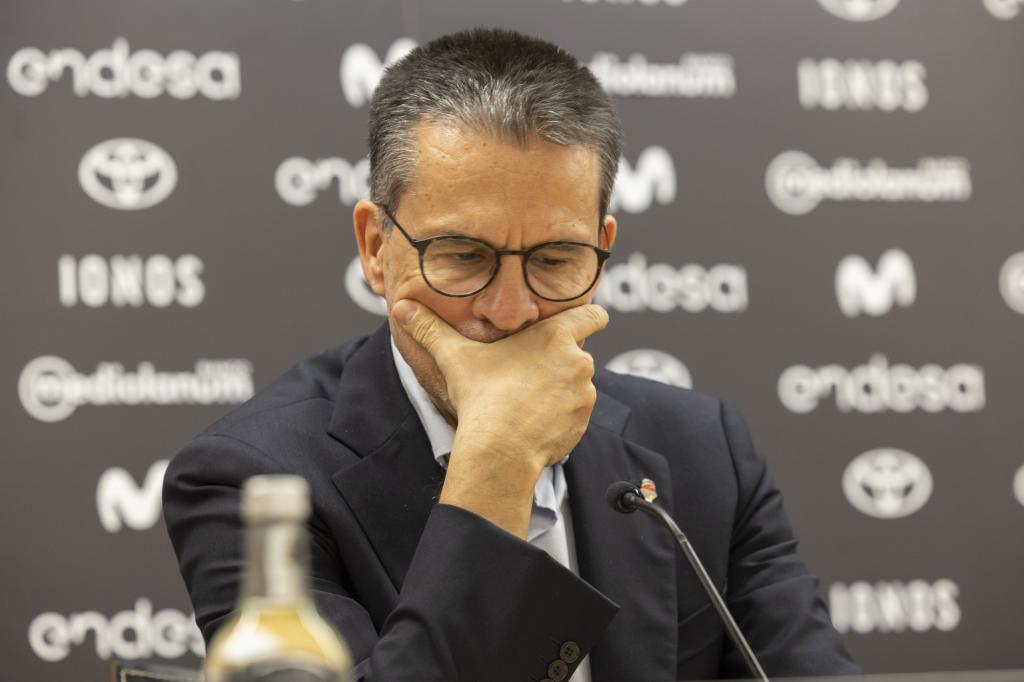 El técnico del Valencia Basket, Pedro Martínez, tras ser eliminados por el Gran Canaria.