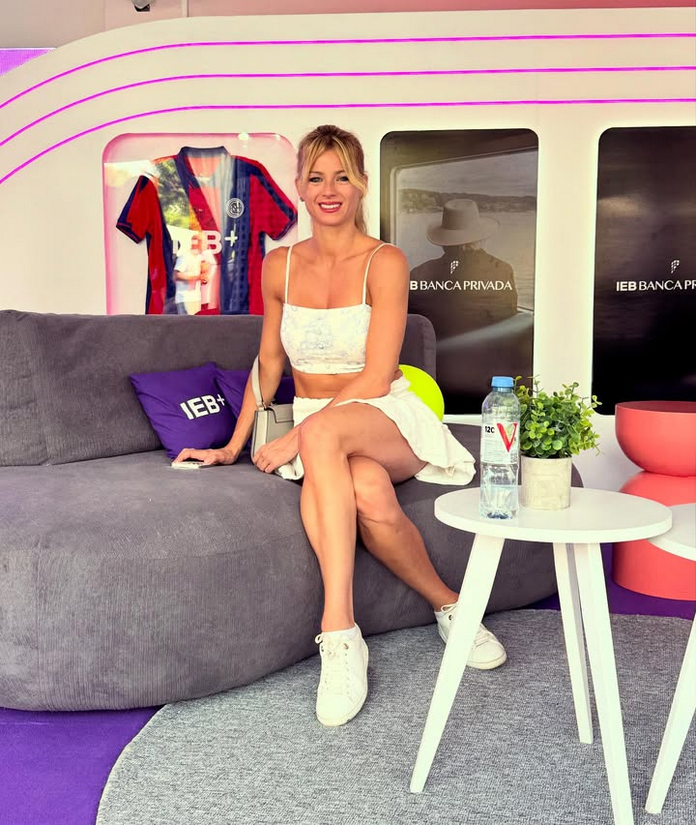 La extenista y modelo Camila Giorgi ha reaparecido como entrevistadora en el Argentina Open