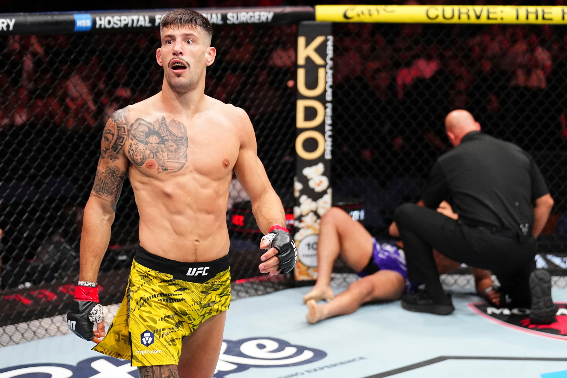 Joel Álvarez noquea a su último rival, Drakkar Klose.