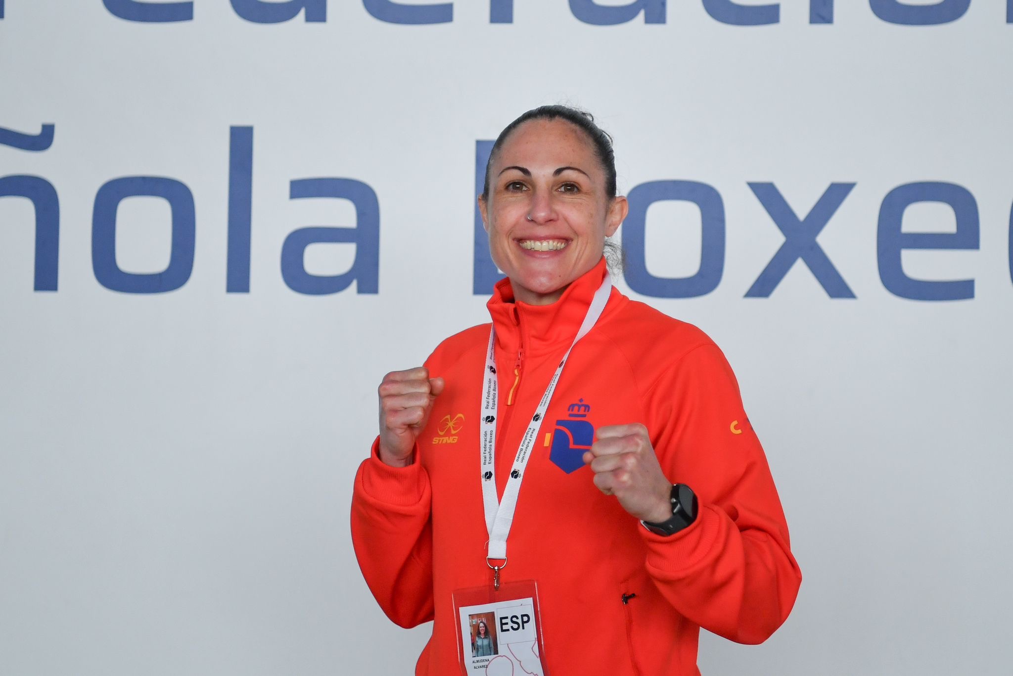 La boxeadora Almudena Álvarez posando.