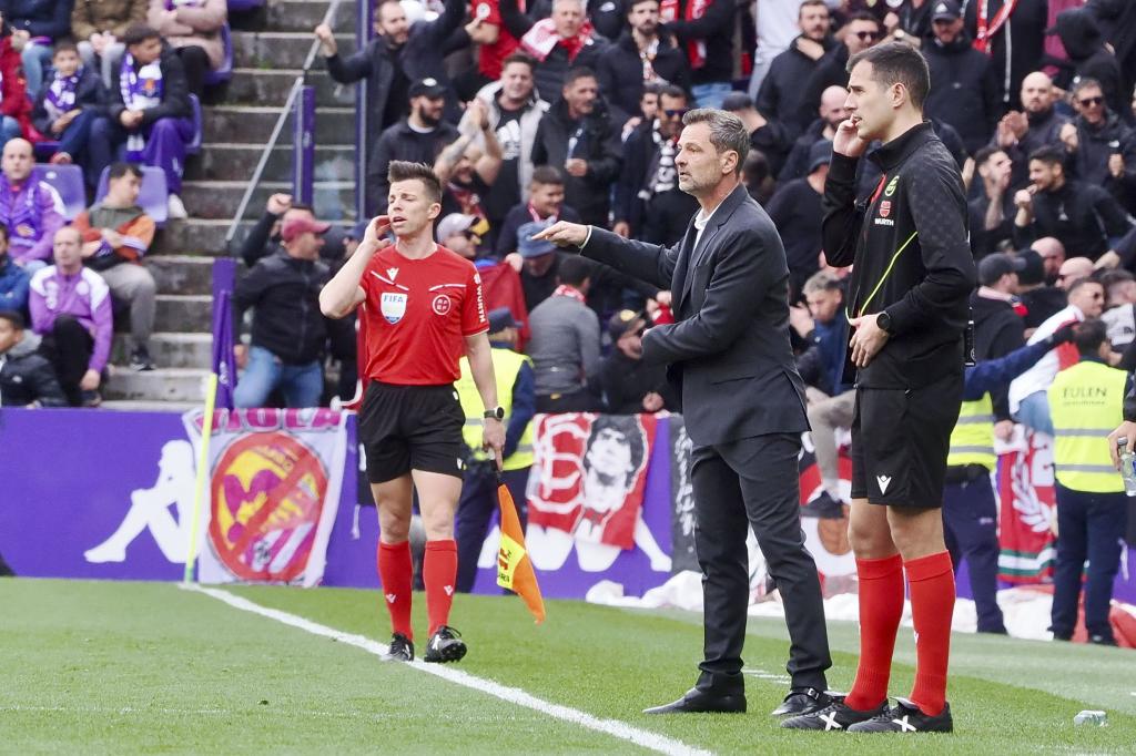 Diego Coca, en su último partido como entrenador de Valladolid.