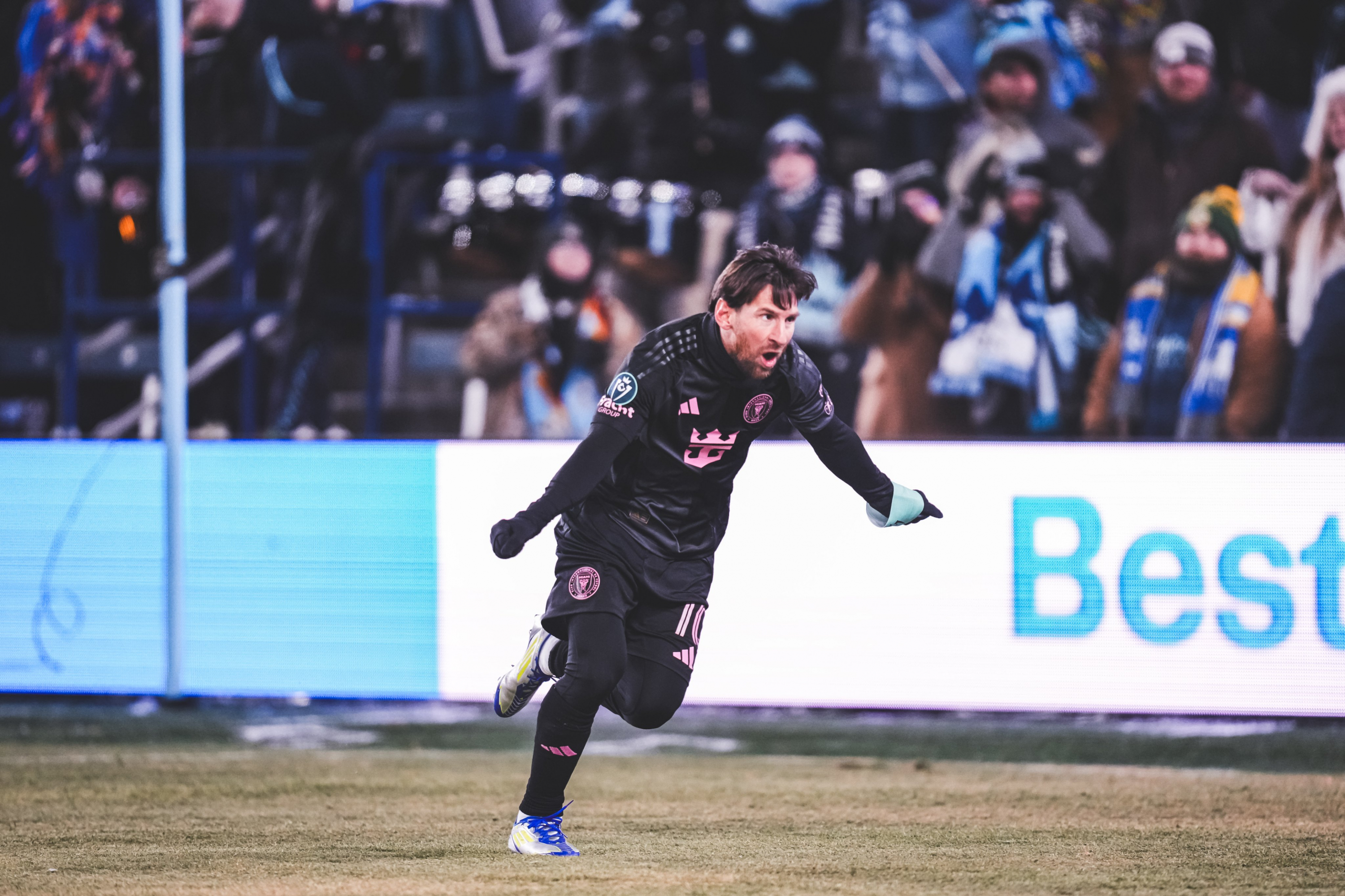 Leo Messi  empieza su temporada número 22 con un golazo polar a -21 grados