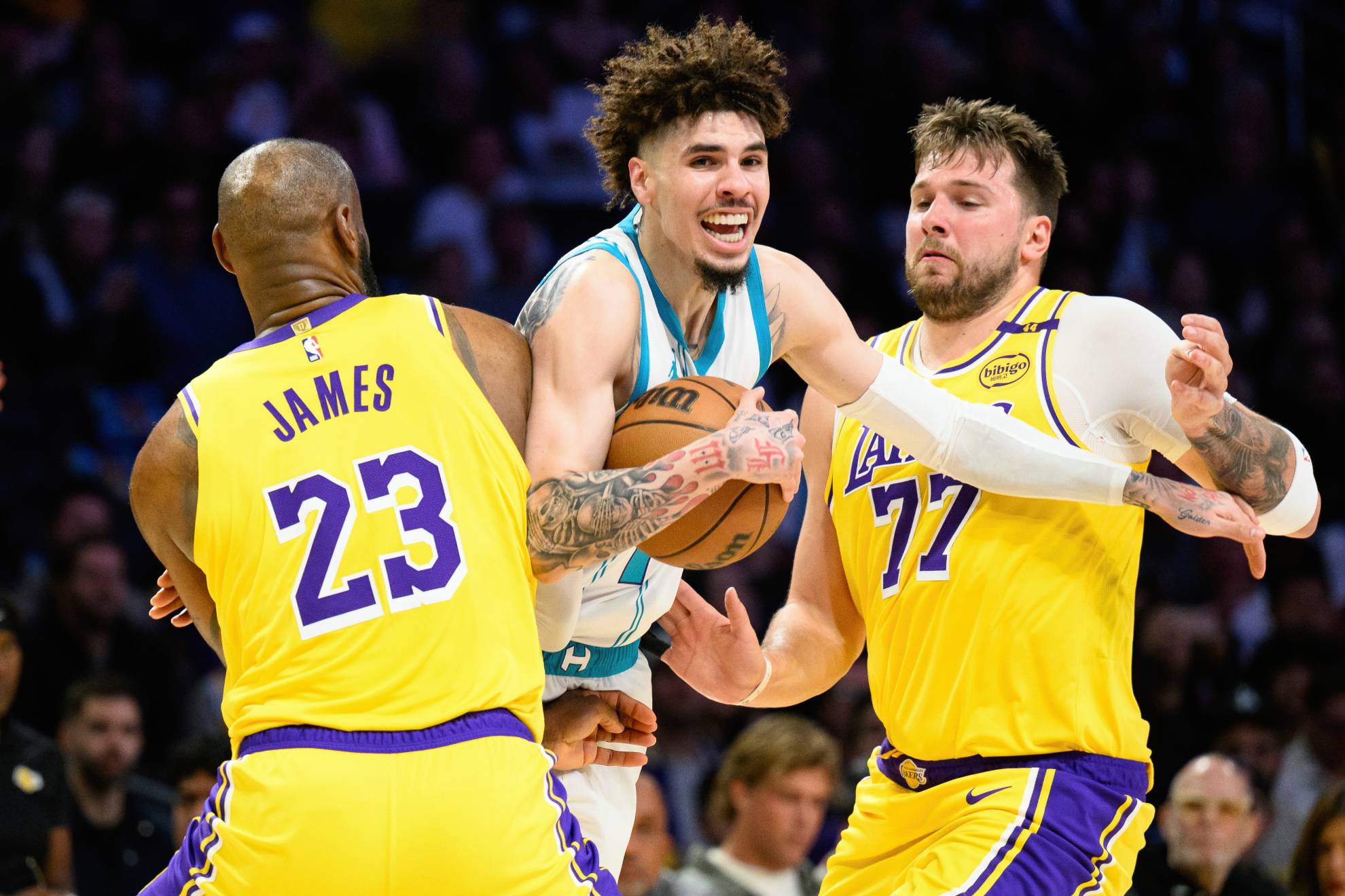 Doncic y LeBron se estrellan contra la furia de LaMelo Ball tras trascender la amputación de su padre